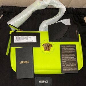 💝 Brand New Versace Acid Lime 🍋‍🟩 Vitello Shoulder Bag Gold Medusa 💝